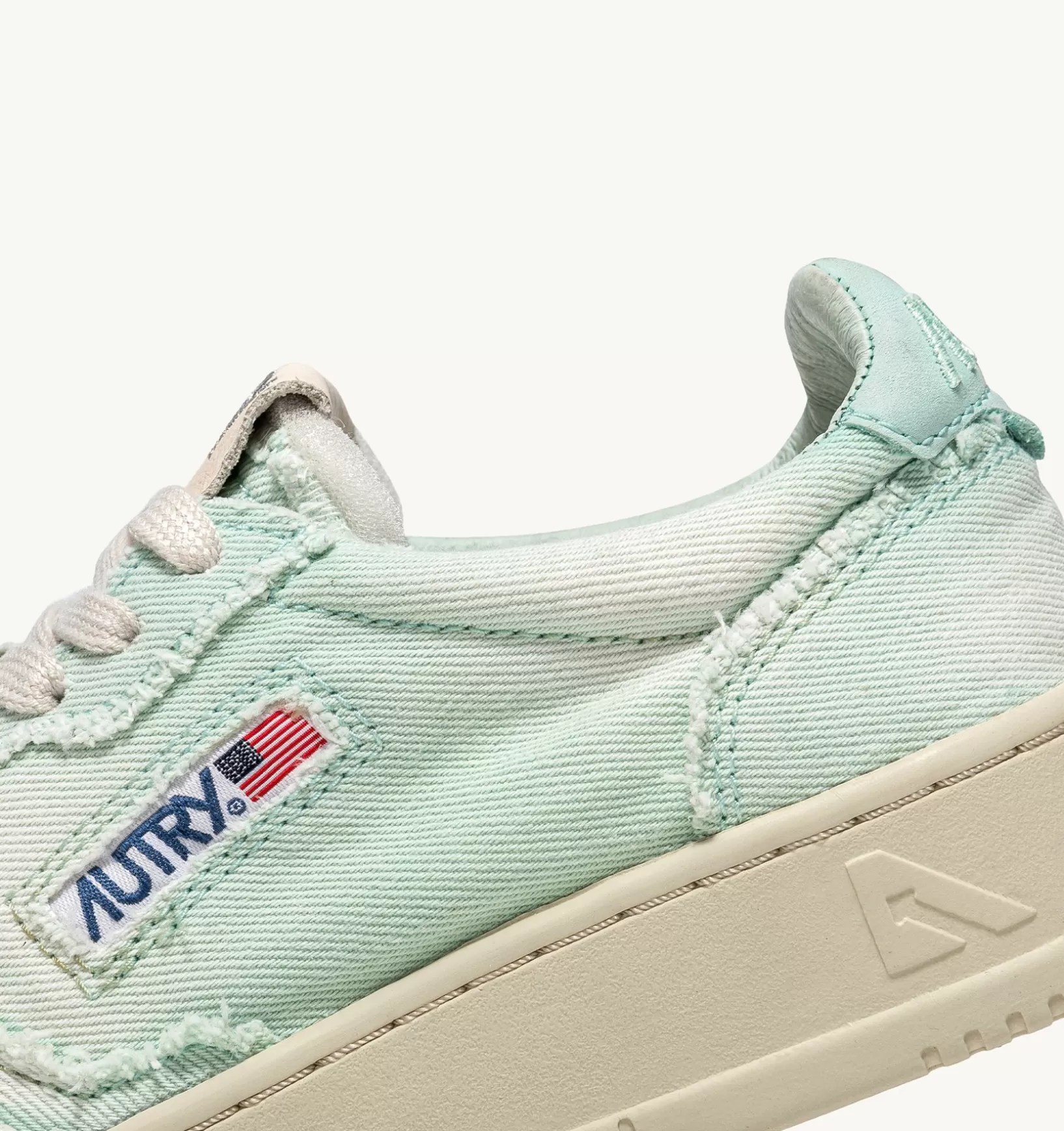 AUTRY Sneakers Medalist Low In Denim Color Saltwater^Donna Medalist