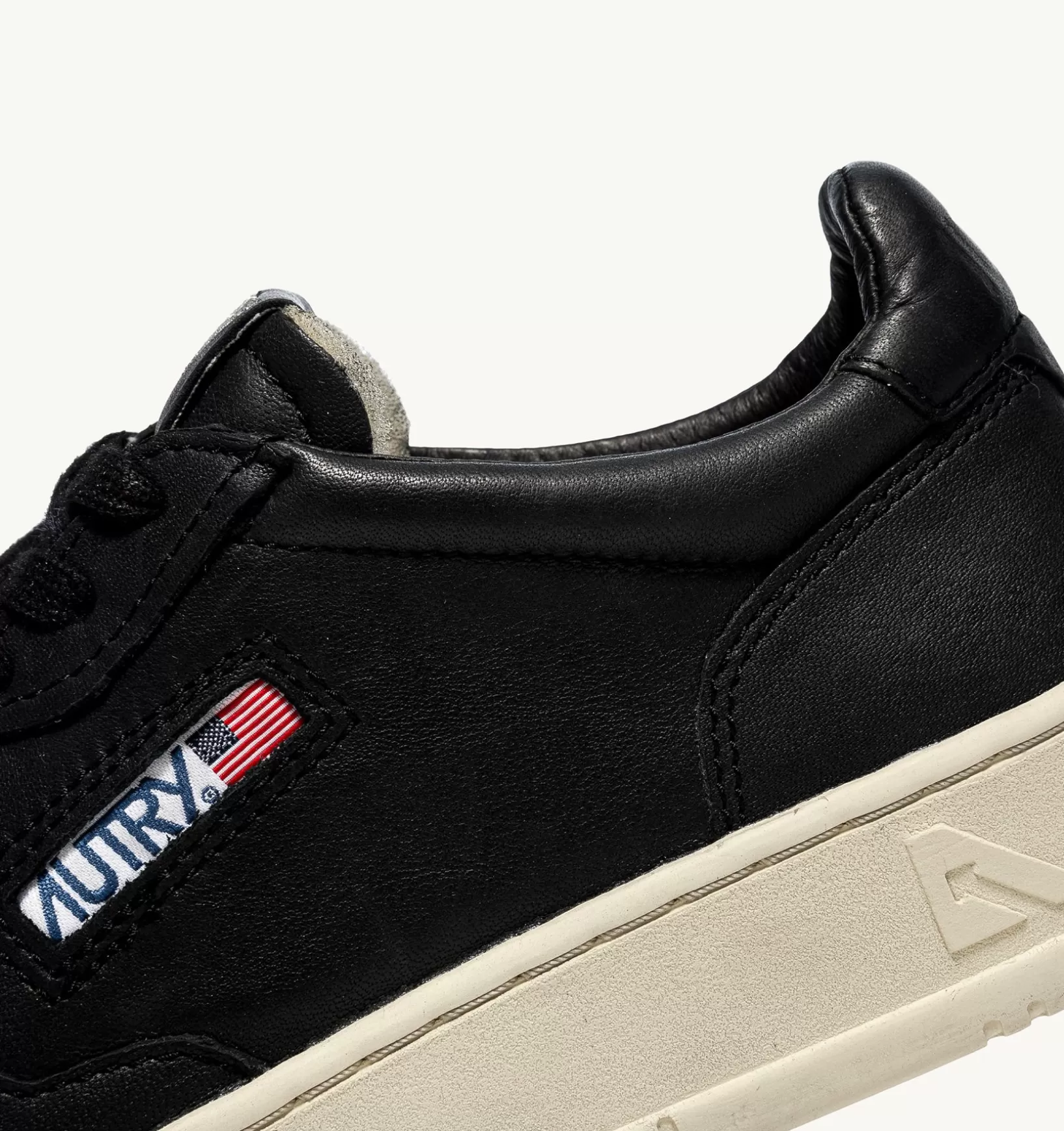 AUTRY Sneakers Medalist Low In Morbida Pelle Nera Di Capra^Uomo Medalist
