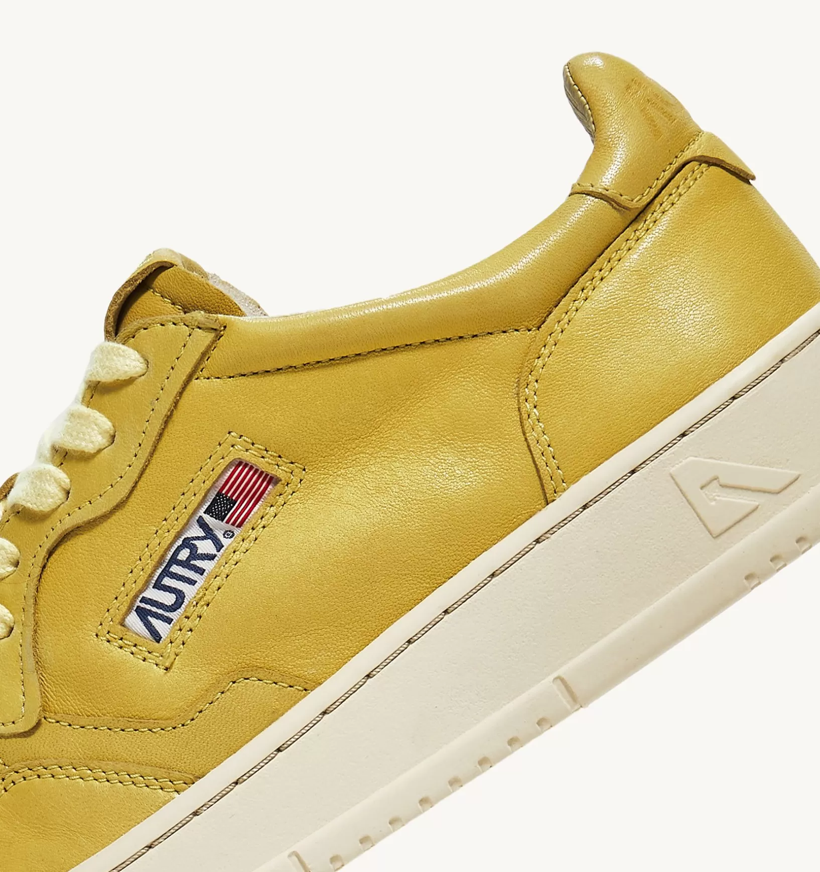 AUTRY Sneakers Medalist Low In Morbida Pelle Yellow Iris Di Capra^Uomo Medalist