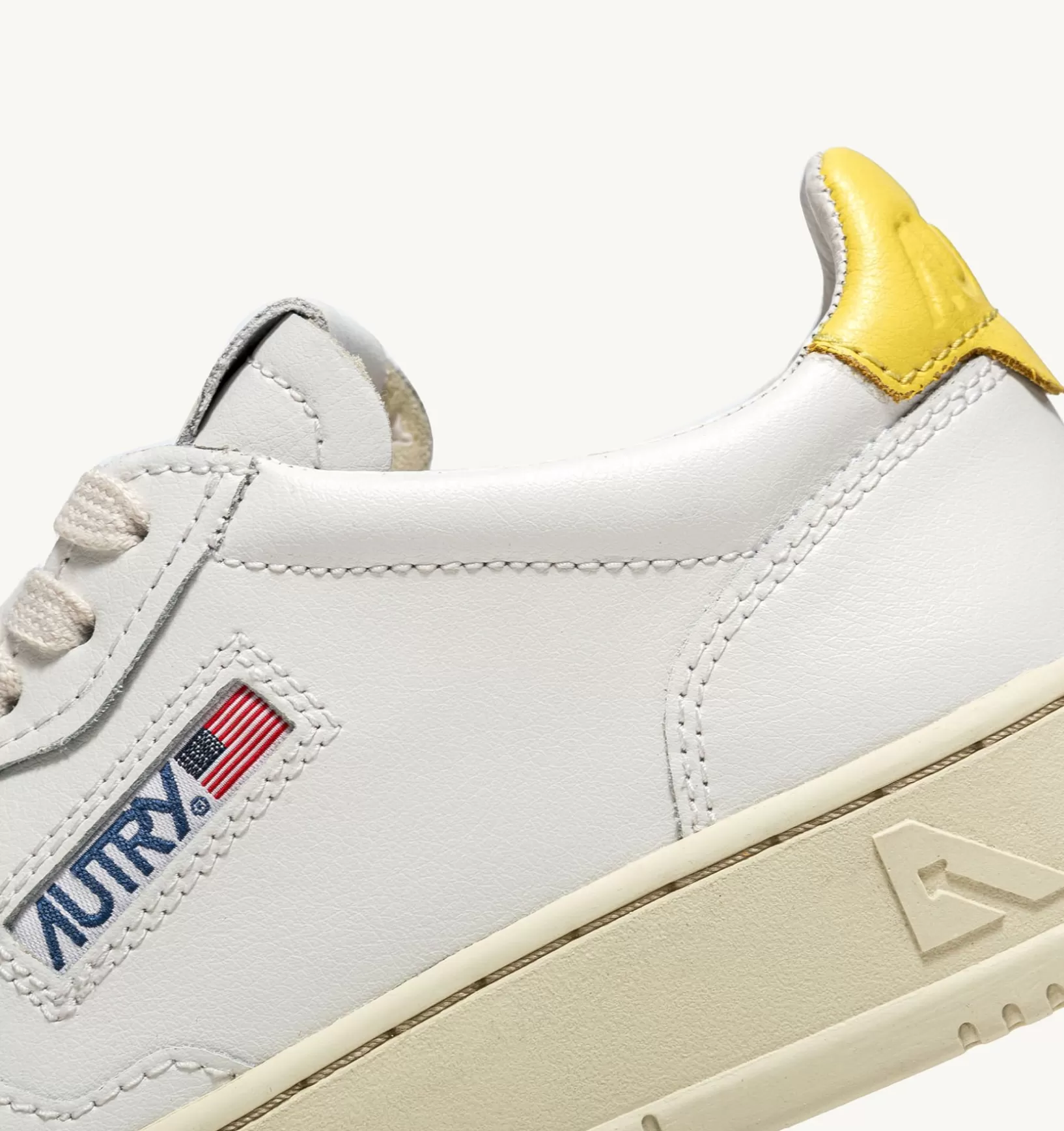AUTRY Sneakers Medalist Low In Pelle Bianca E Giallo^Donna Medalist