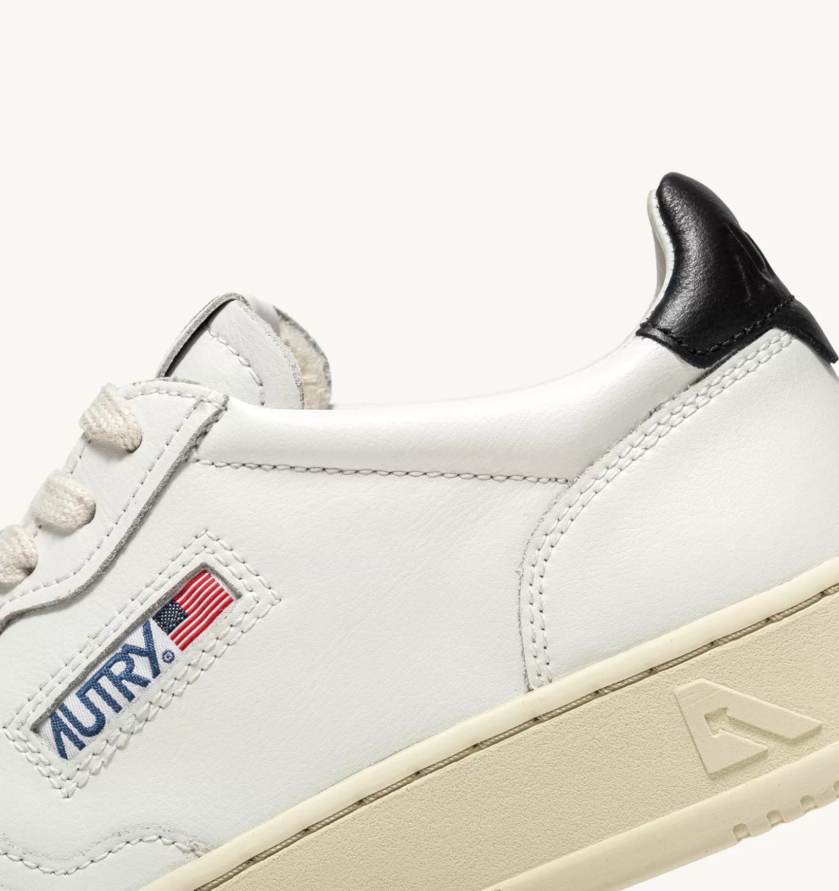 AUTRY Sneakers Medalist Low In Pelle Bianca E Nera^Uomo Medalist