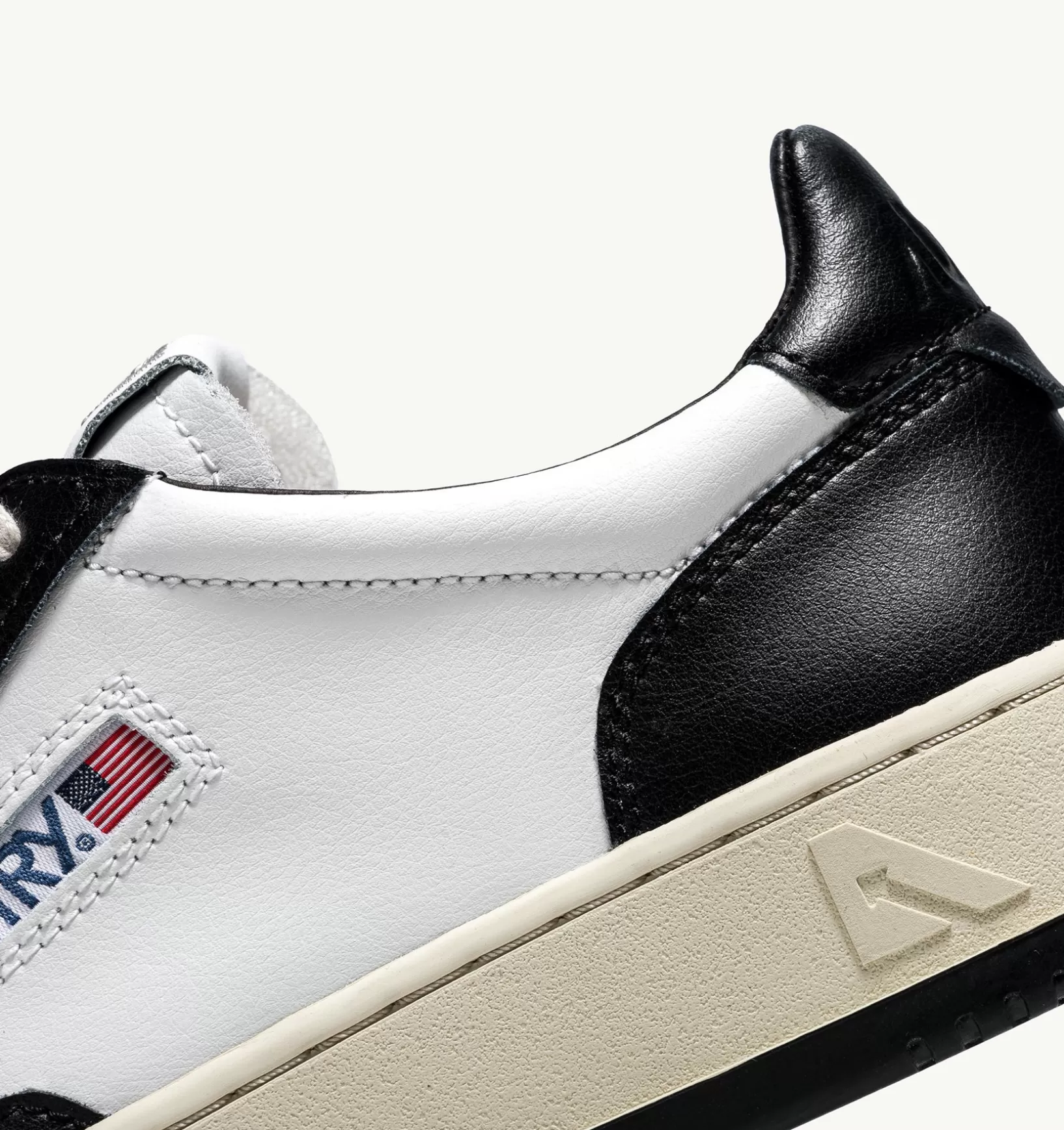AUTRY Sneakers Medalist Low In Pelle Bicolore Bianca E Nera^Uomo Medalist