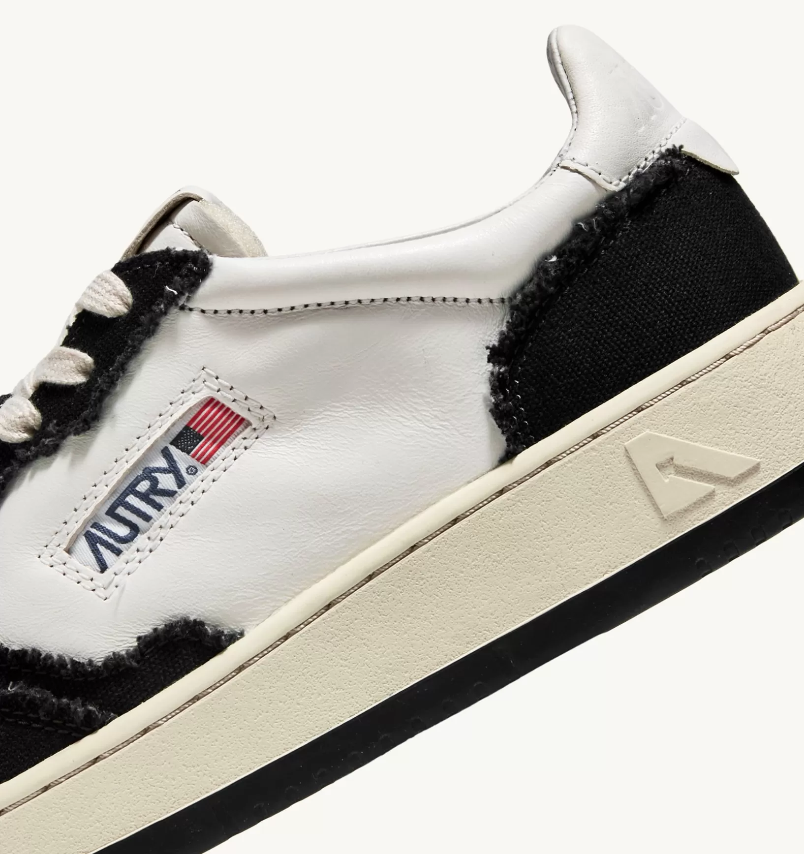 AUTRY Sneakers Medalist Low In Pelle Di Capra E Tela Bicolor Bianco Nero^Donna Medalist