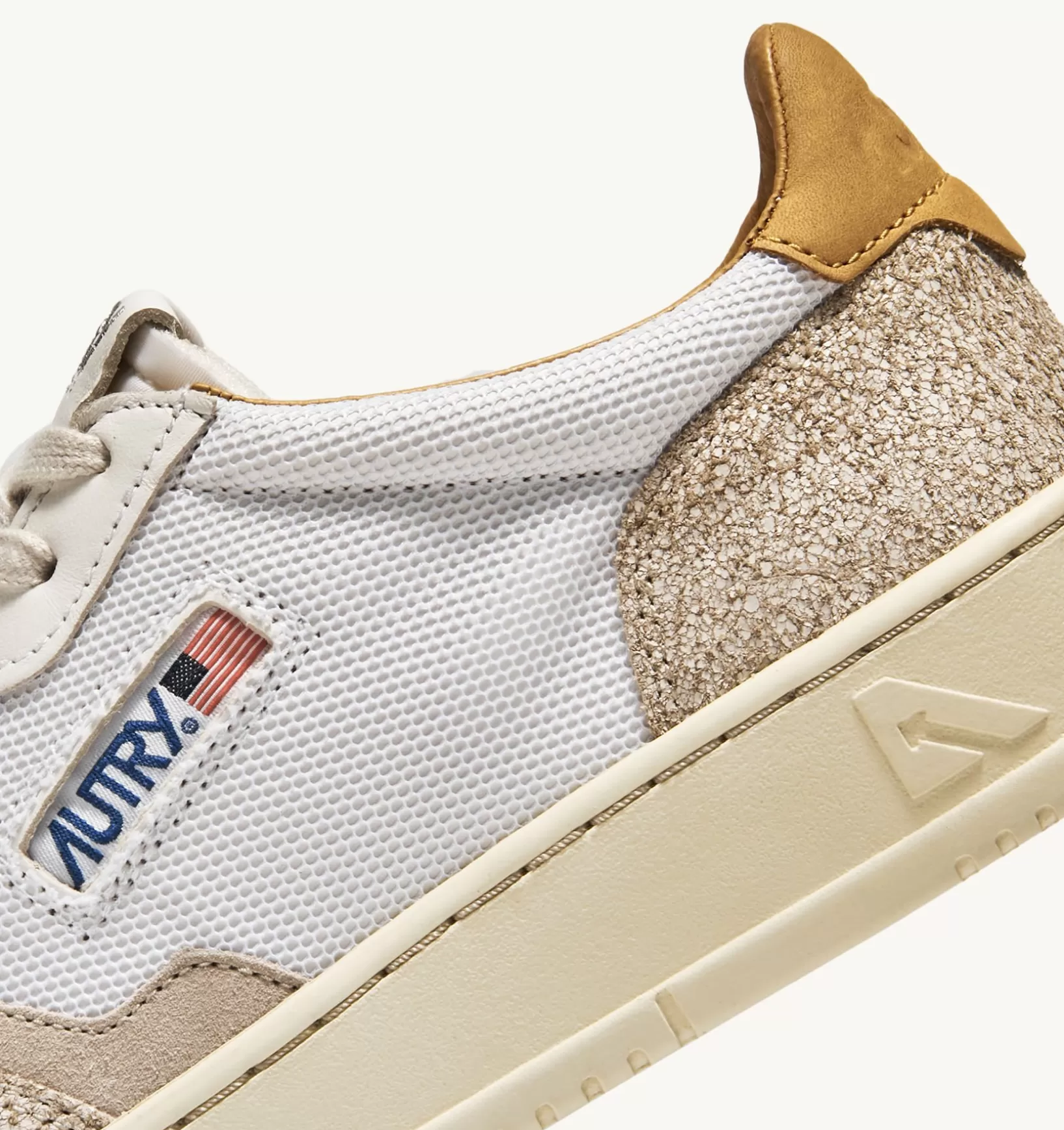 AUTRY Sneakers Medalist Low In Pelle Morbida Di Capra Effetto Dragon E Crackle Nabuk Color Bianco^Donna Medalist
