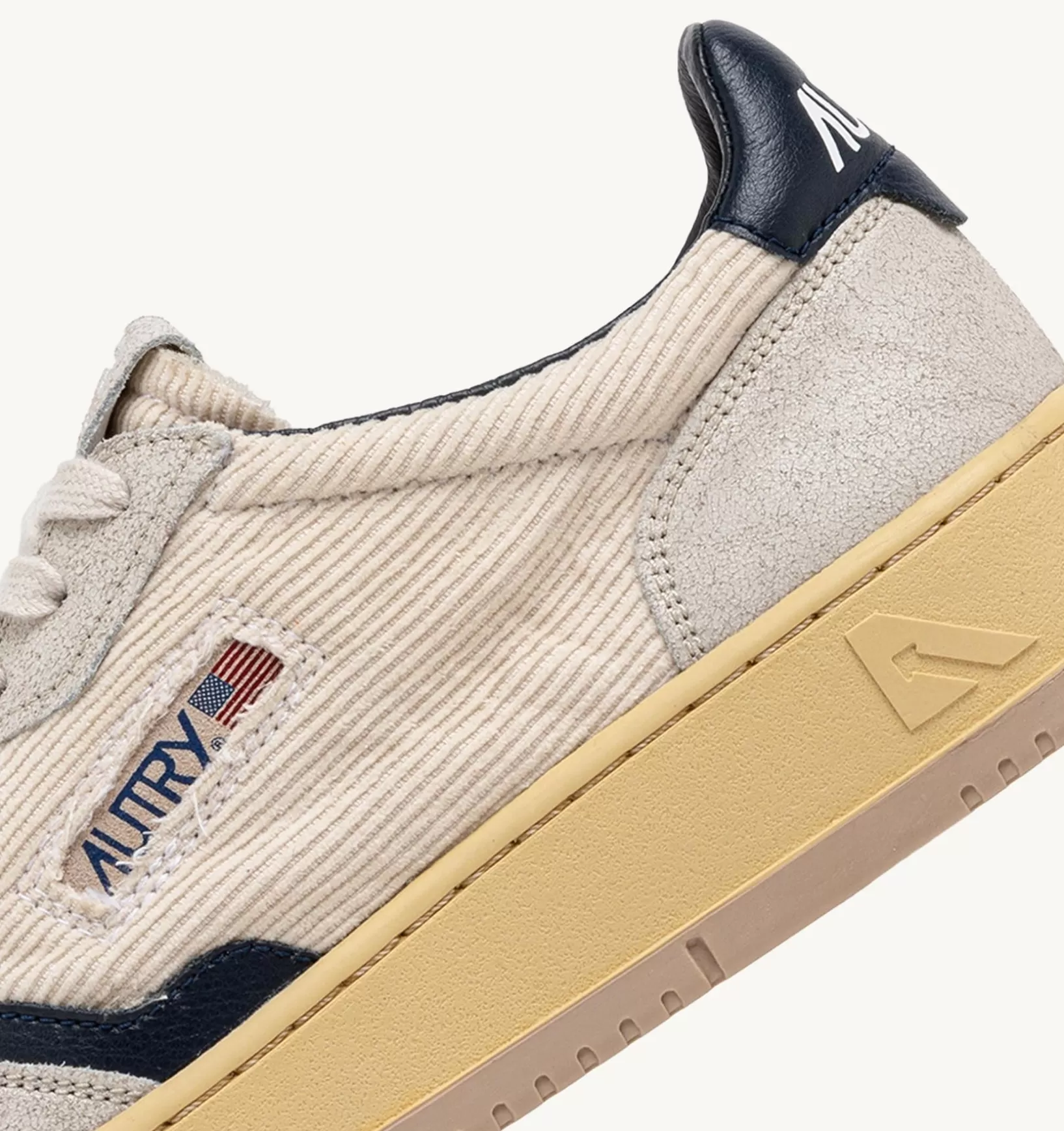 AUTRY Sneakers Medalist Low In Velluto A Costine E Suede Bianco E Blu^Uomo Medalist