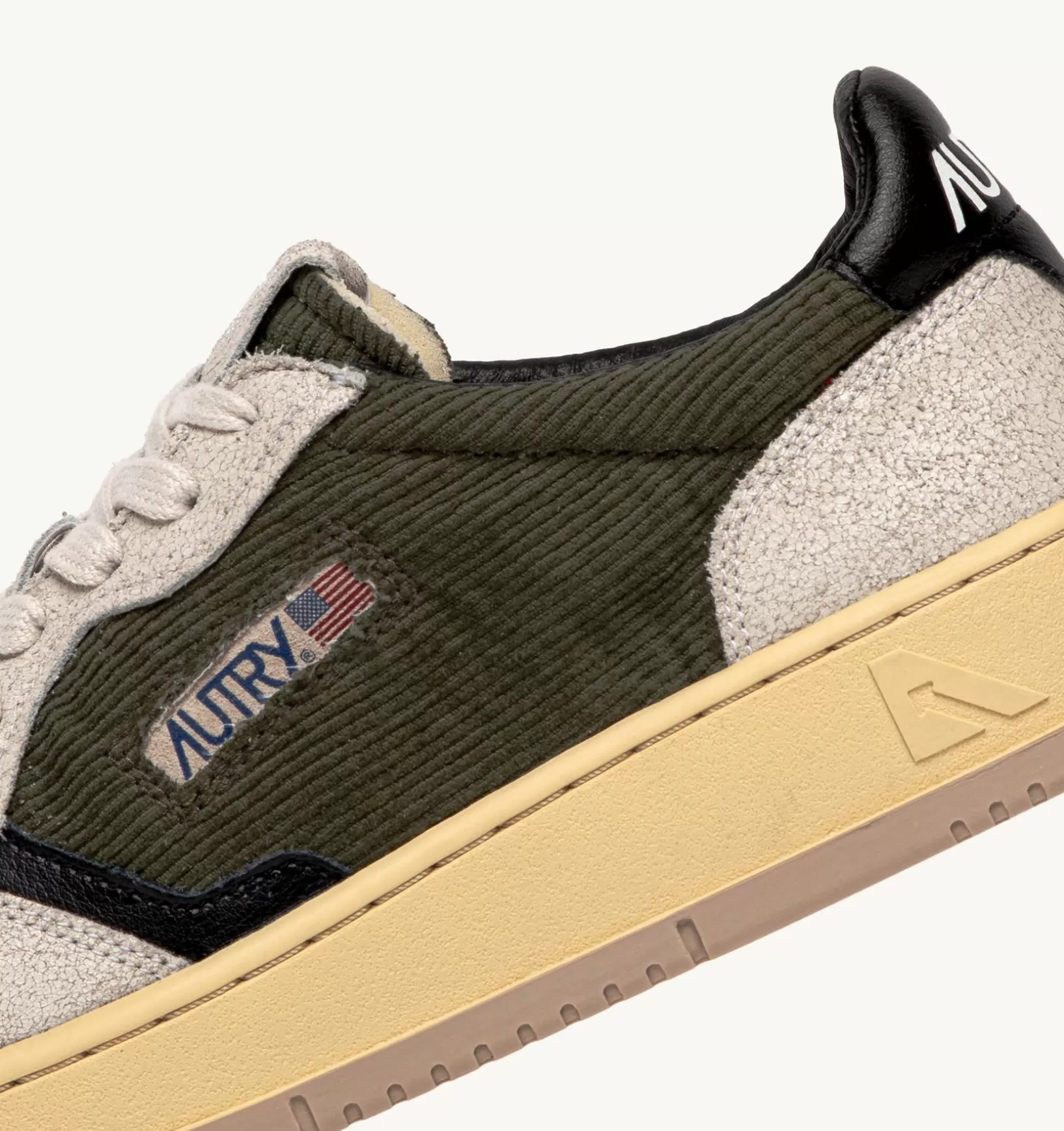 AUTRY Sneakers Medalist Low In Velluto A Costine Verde E Pelle Bianca^Uomo Medalist