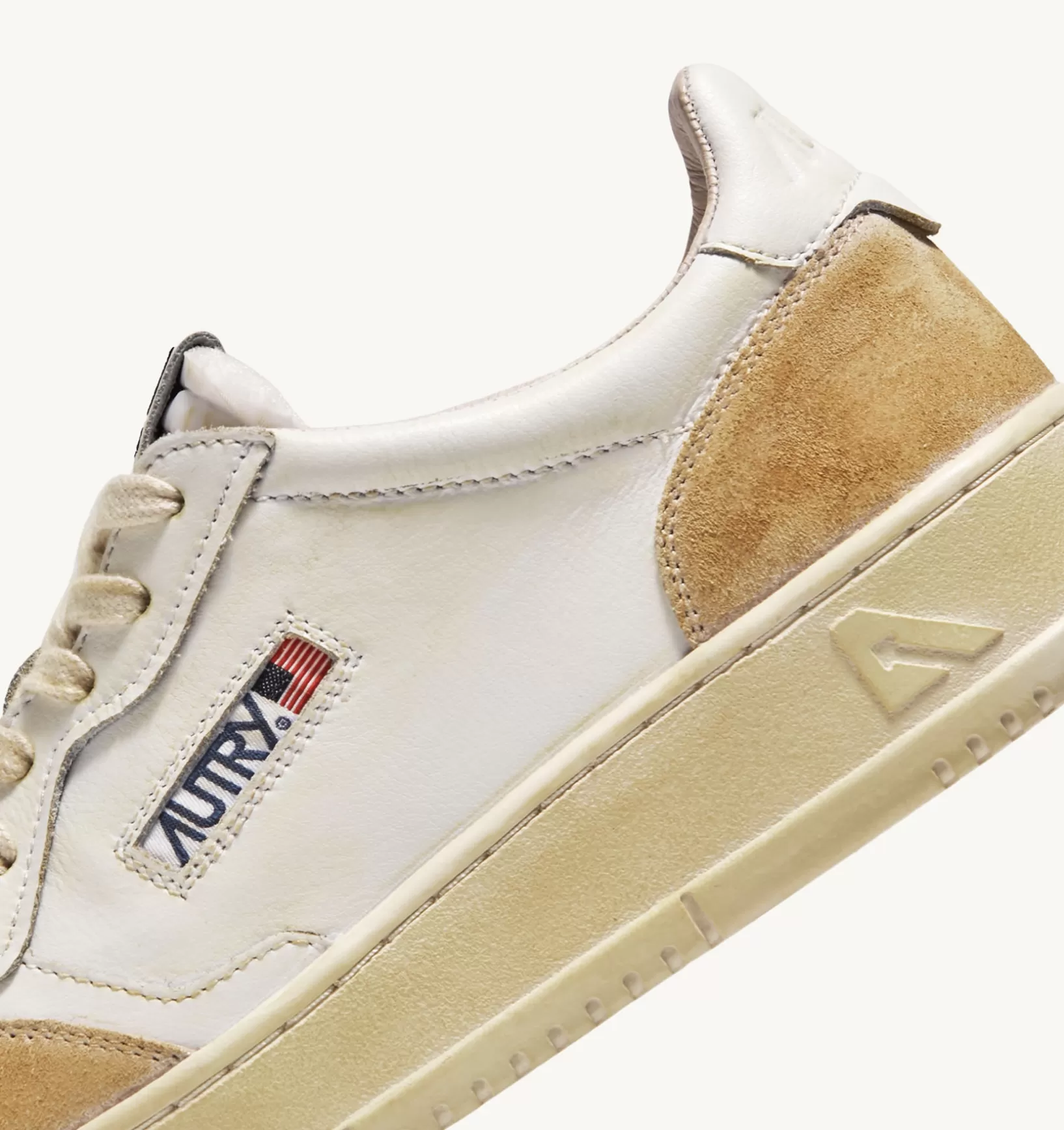 AUTRY Sneakers Medalist Low Super Vintage In Pelle Yellowing Bianco^Uomo Super Vintage