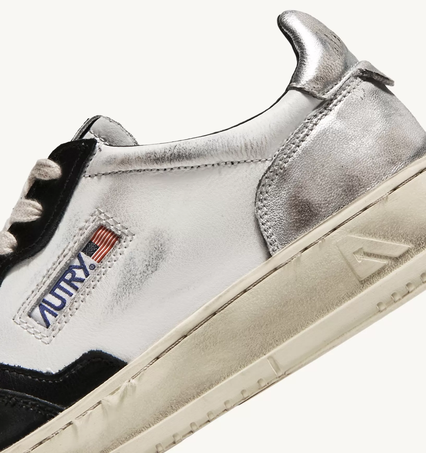 AUTRY Sneakers Super Vintage Low In Pelle Bianco Nero E Argento^Donna Super Vintage